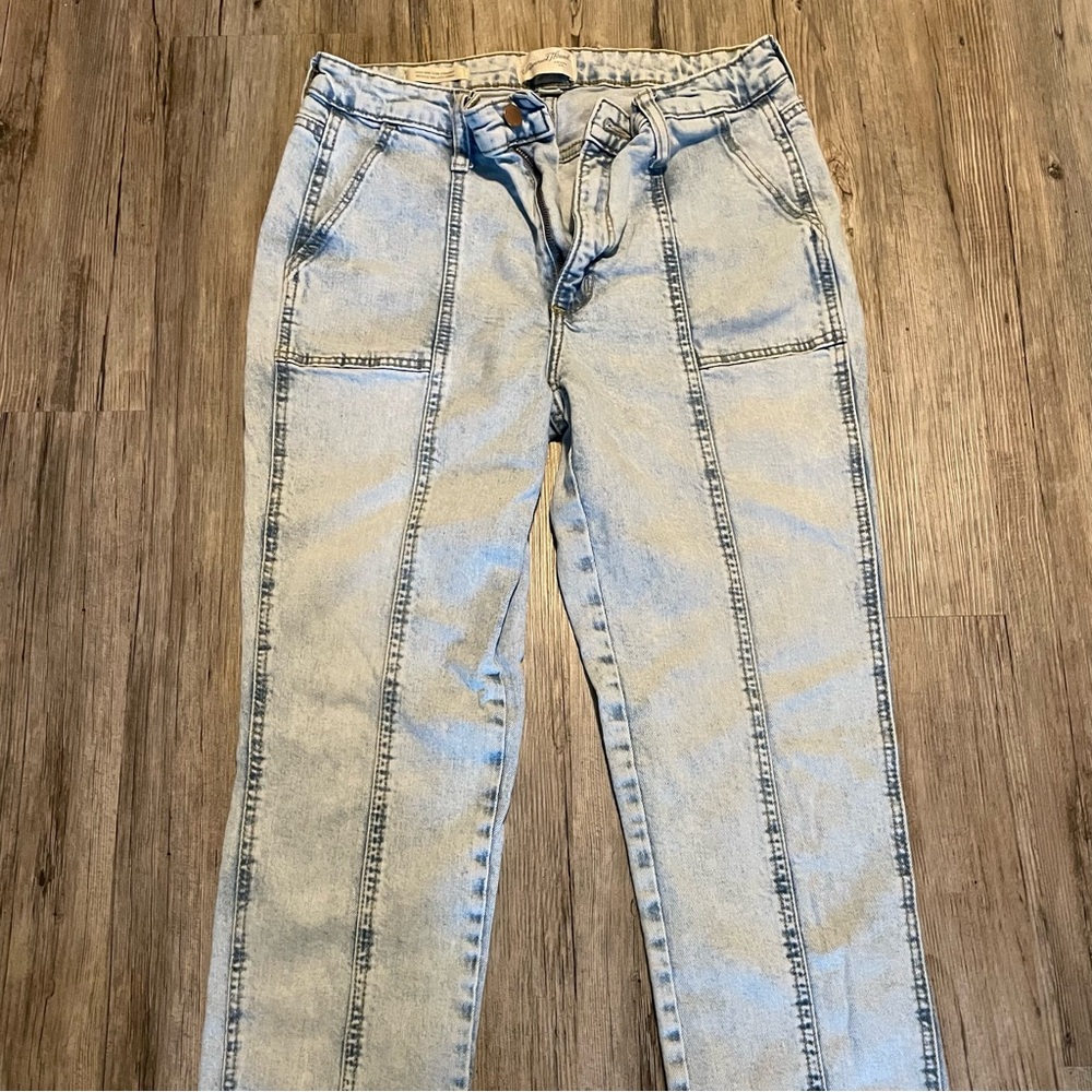 Universal Thread Light Blue High Rise Skim Straight Jeans white washed